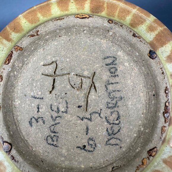 Art Pottery Bud Vase Fish Scale Pineapple Signed Fox Handcrafted Boho Pot Brown - Picture 8 of 10